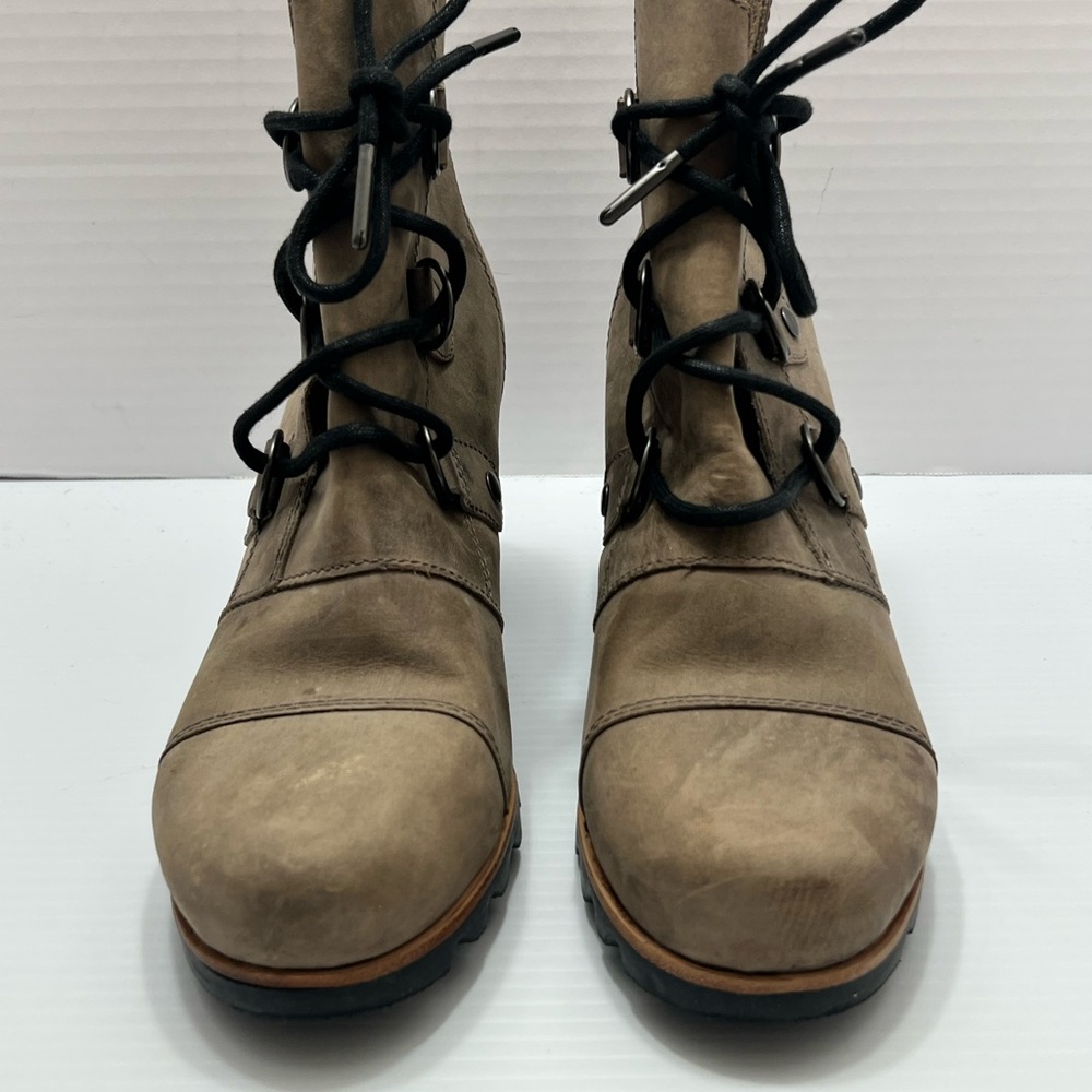 Sorel Women's Lace-Up Boots in Tan and Black